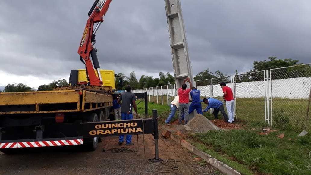 Camacã: Postes dos Refletores começam a ser instalados no Estádio Ribeirão